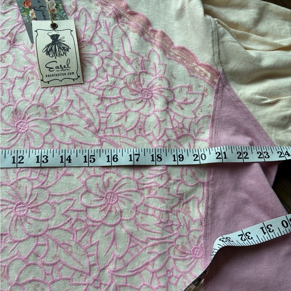 Easel Pink and Cream Floral Blouse - Picture 5 of 6